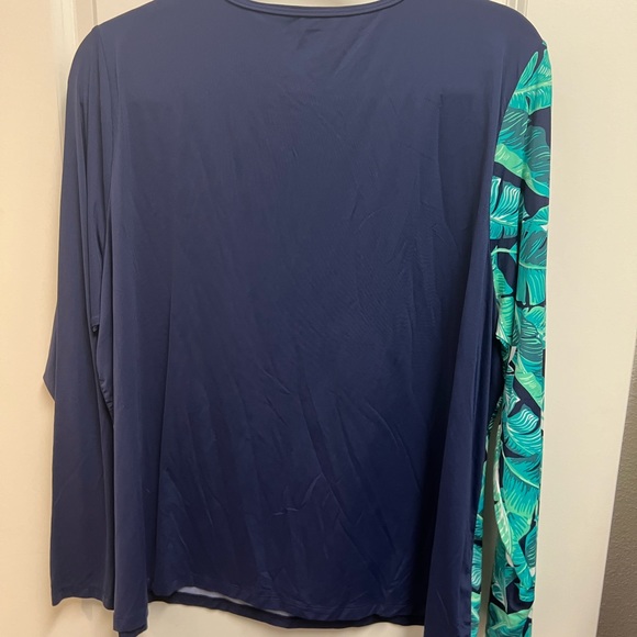 Lands’ End crew neck long sleeve swim shirt. UPF 50 sun protection. Size 1x - Picture 2 of 4